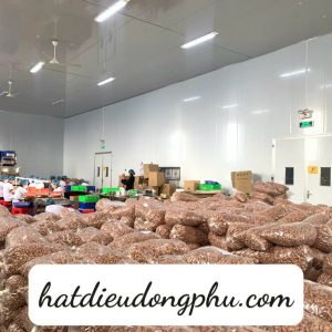 Hạt điều rang muối W180 bán trong nước