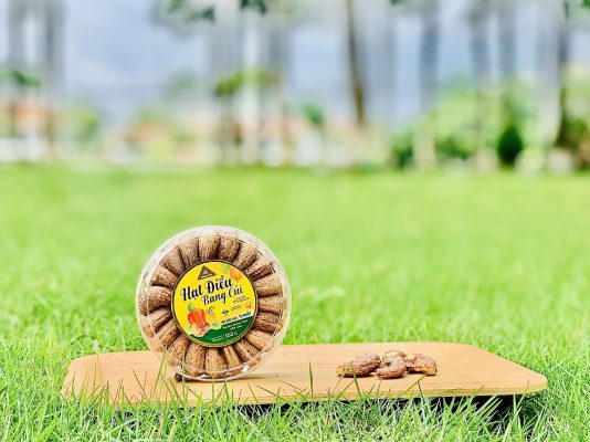 Hạt điều xếp hoa hộp tròn 163g