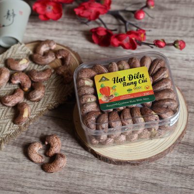 Hạt điều rang củi xếp hoa hộp vuông 230g
